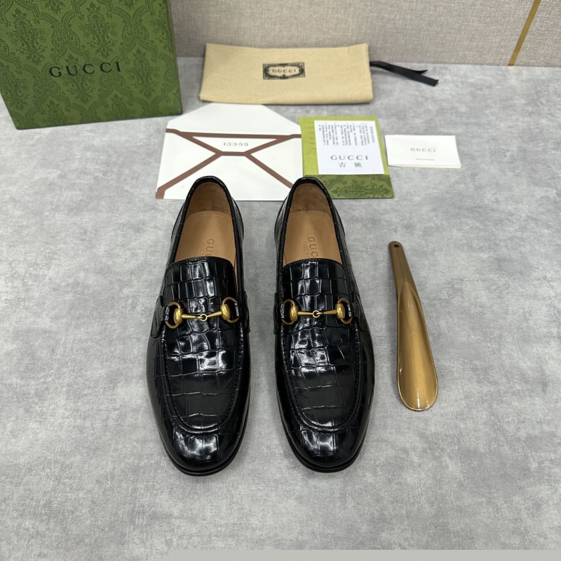 G*u*i leather shoes